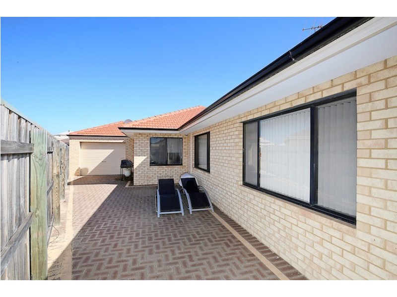 33 Grasshill Grange, Halls Head WA 6210