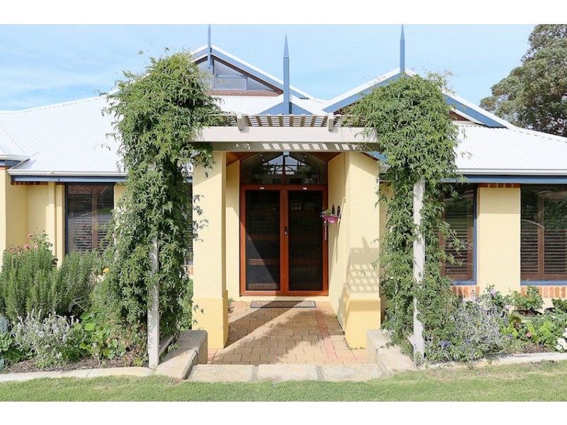 5 Wirra Lane, Lakelands WA 6180