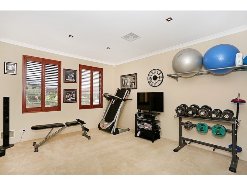 5 Wirra Lane, Lakelands WA 6180