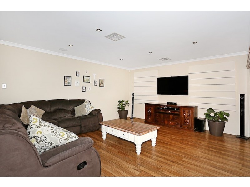 5 Wirra Lane, Lakelands WA 6180