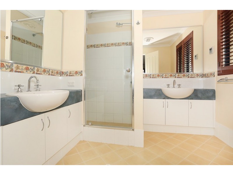 5 Wirra Lane, Lakelands WA 6180