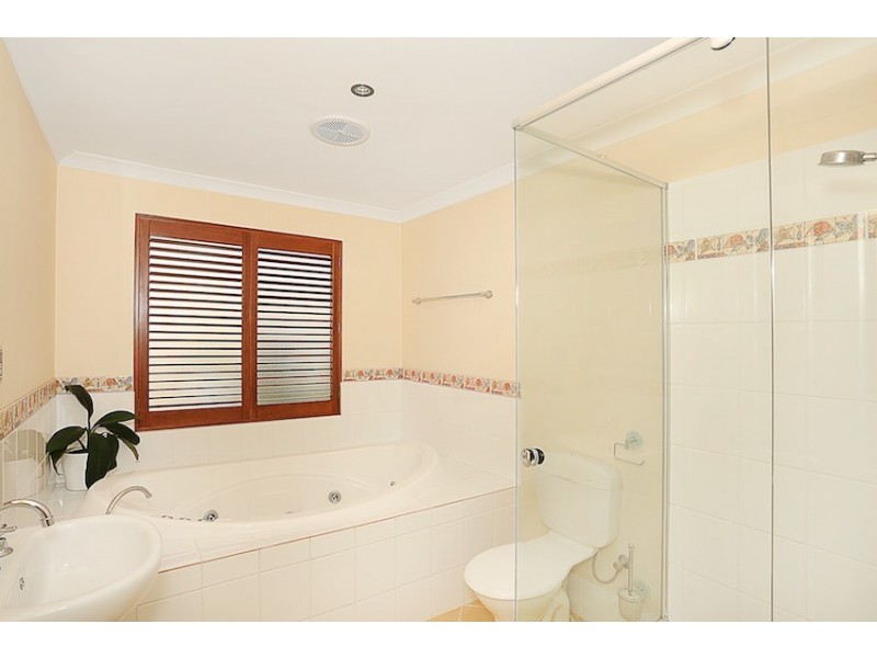 5 Wirra Lane, Lakelands WA 6180