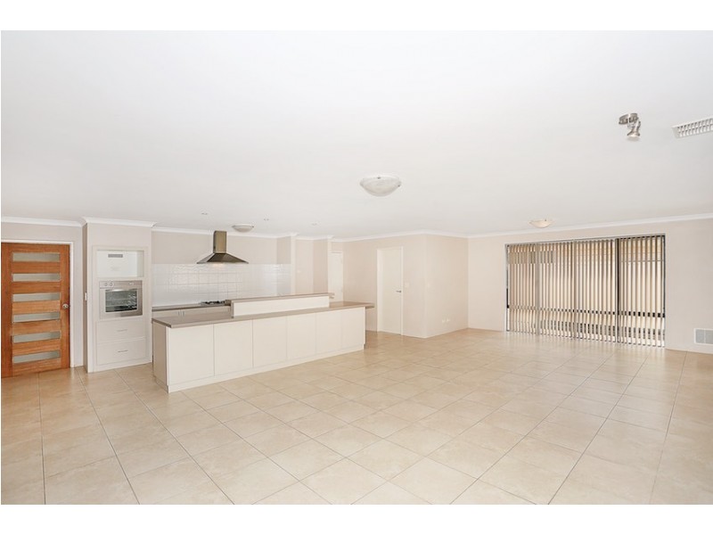 8 Coquette Pass, Dudley Park WA 6210