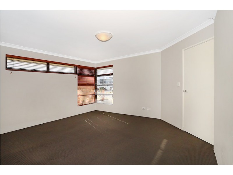 8 Coquette Pass, Dudley Park WA 6210