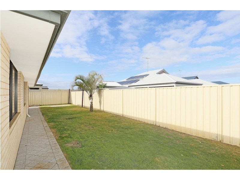 8 Coquette Pass, Dudley Park WA 6210