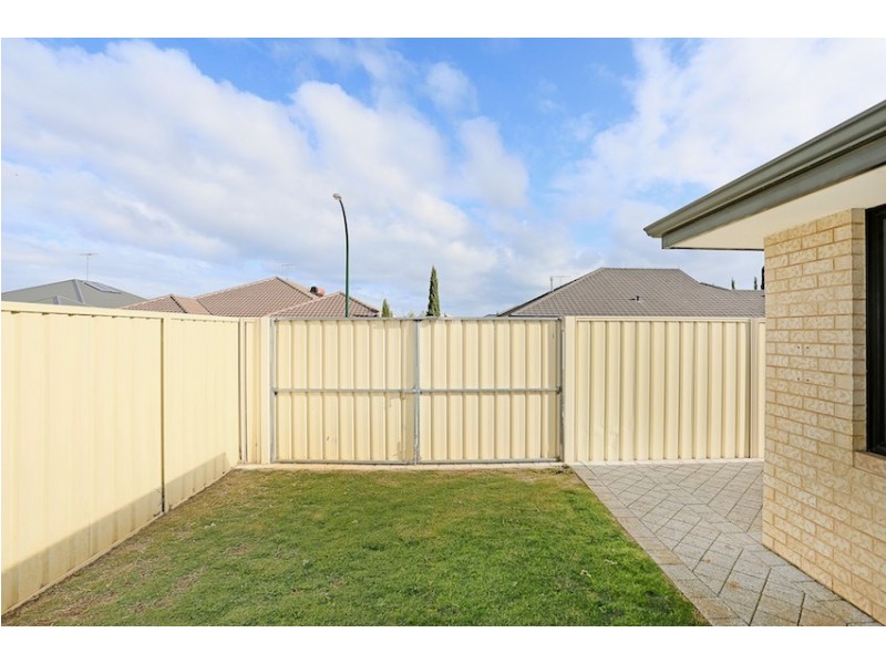 8 Coquette Pass, Dudley Park WA 6210