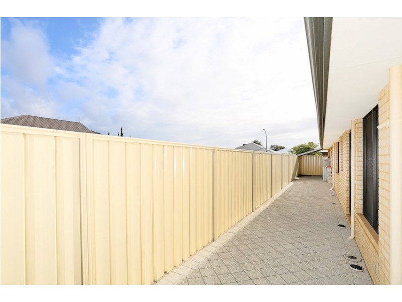 8 Coquette Pass, Dudley Park WA 6210