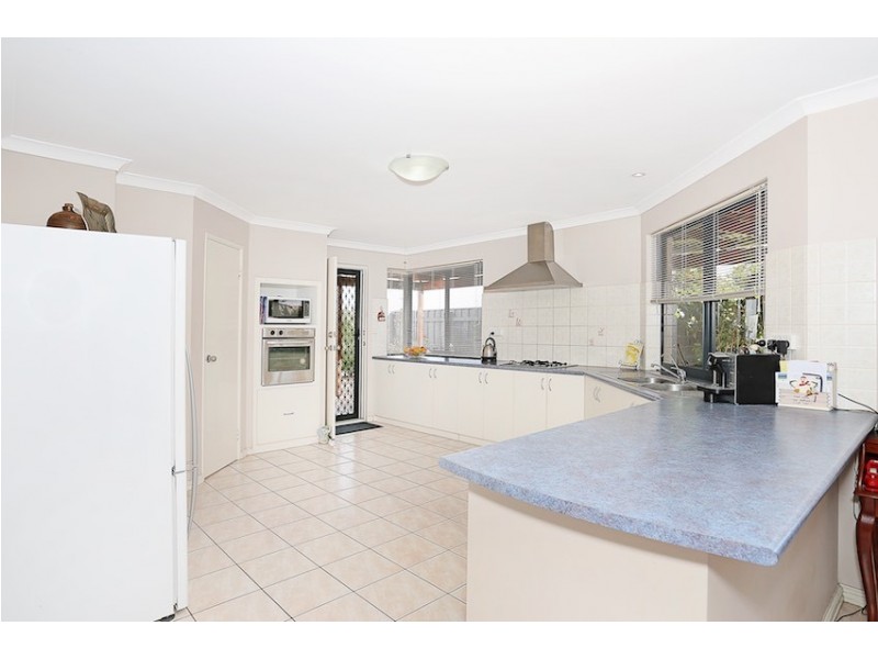 1 Cliff Lane, Halls Head WA 6210
