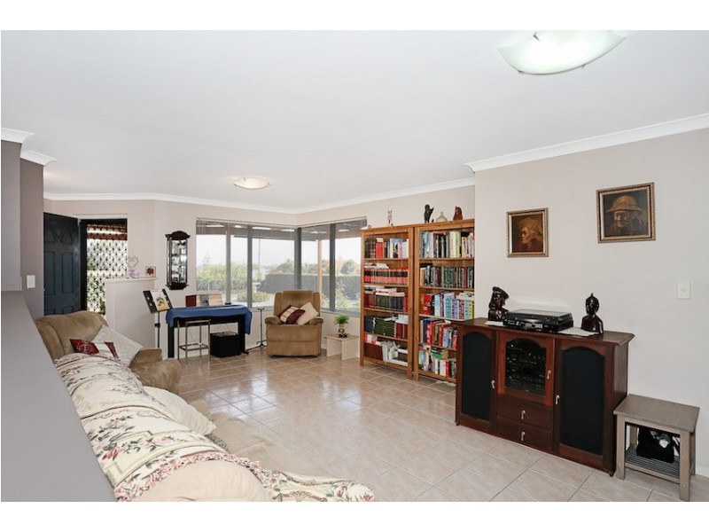 1 Cliff Lane, Halls Head WA 6210