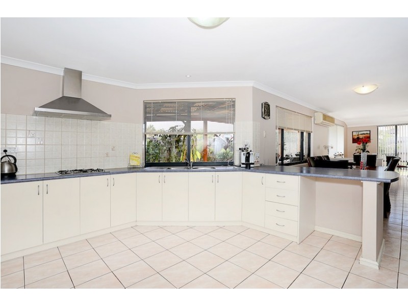 1 Cliff Lane, Halls Head WA 6210
