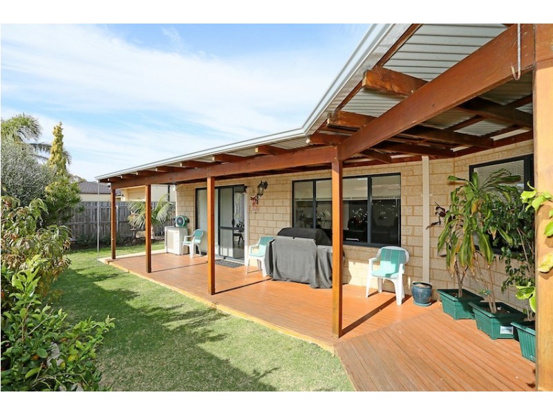 1 Cliff Lane, Halls Head WA 6210