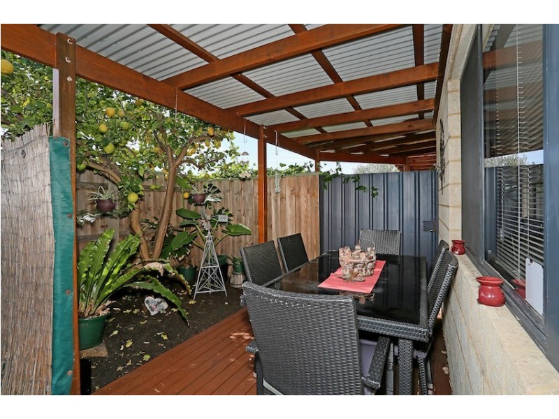 1 Cliff Lane, Halls Head WA 6210