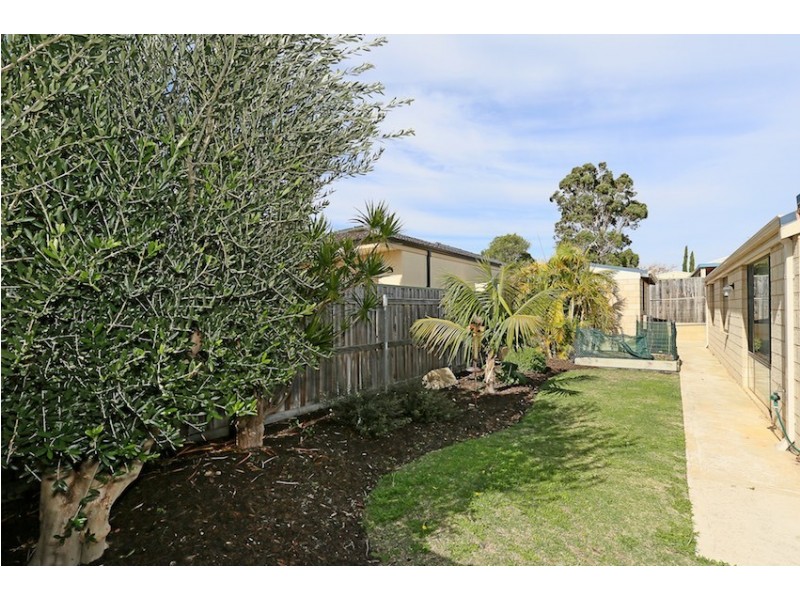 1 Cliff Lane, Halls Head WA 6210