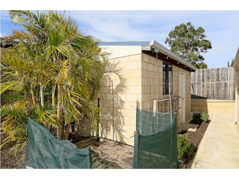 1 Cliff Lane, Halls Head WA 6210