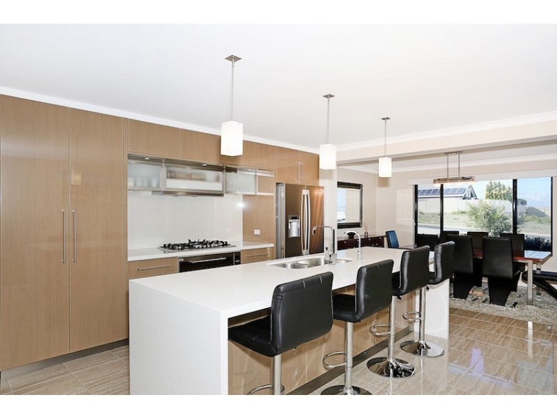 9 Spoonbill Retreat, Wannanup WA 6210