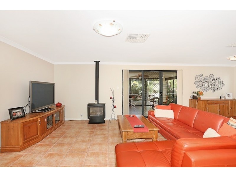 4 Brouwer Trail, Dudley Park WA 6210
