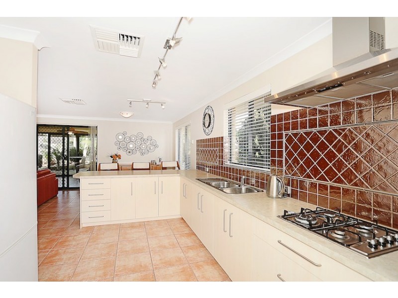 4 Brouwer Trail, Dudley Park WA 6210