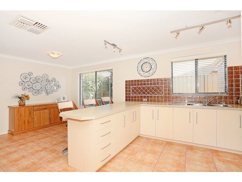 4 Brouwer Trail, Dudley Park WA 6210