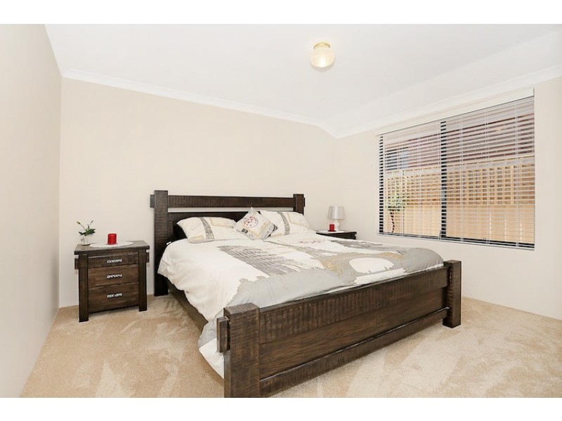 4 Brouwer Trail, Dudley Park WA 6210