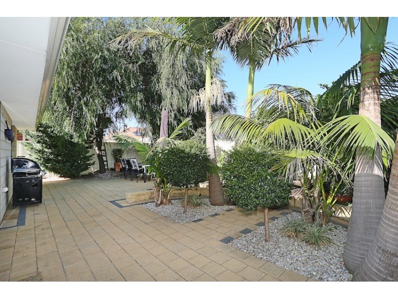 4 Brouwer Trail, Dudley Park WA 6210