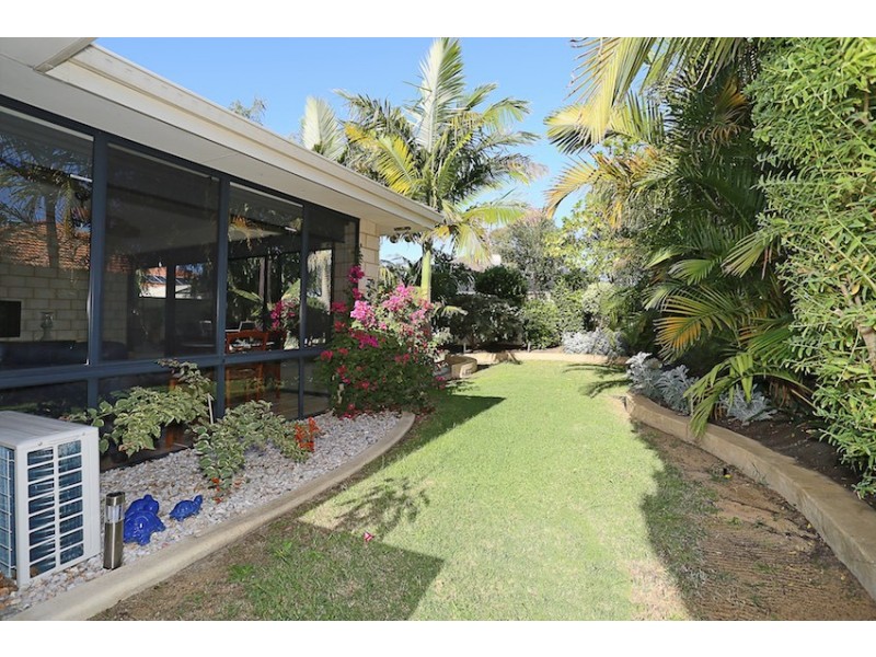 4 Brouwer Trail, Dudley Park WA 6210