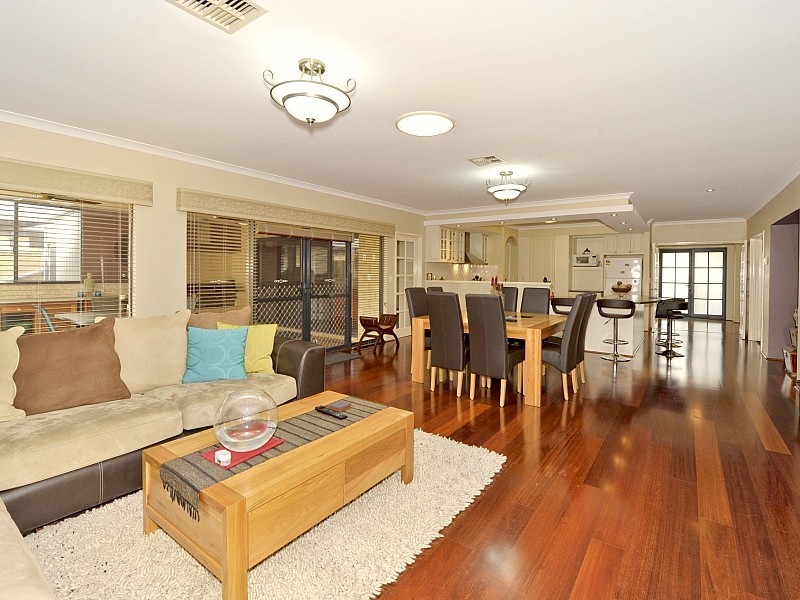 13 Carnarvon Way, Erskine WA 6210