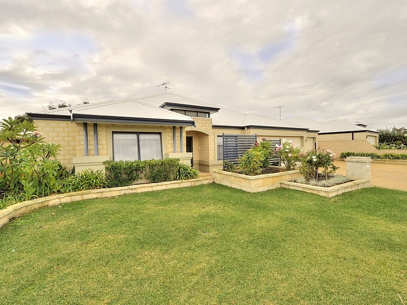 13 Carnarvon Way, Erskine WA 6210