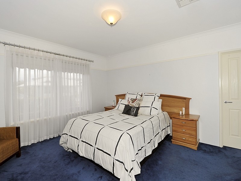 13 Carnarvon Way, Erskine WA 6210