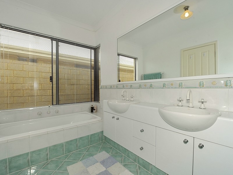 13 Carnarvon Way, Erskine WA 6210