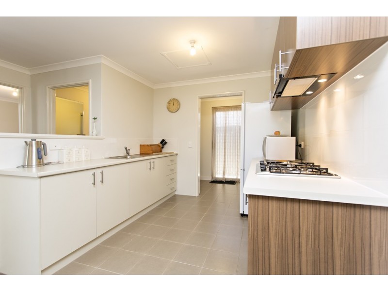 27 Elkridge Turn, Meadow Springs WA 6210