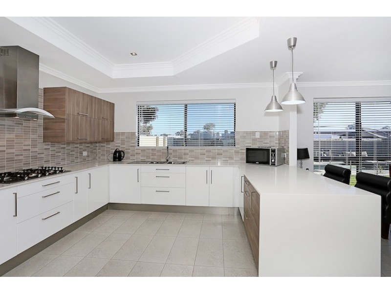 11 Len Howard Drive, Erskine WA 6210