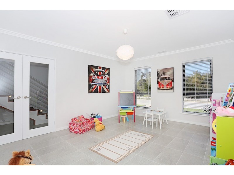 11 Len Howard Drive, Erskine WA 6210