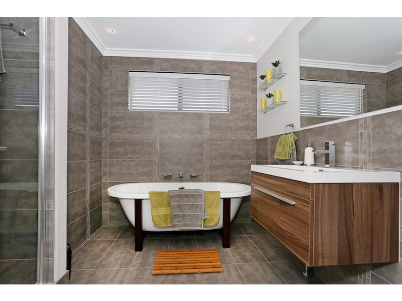 11 Len Howard Drive, Erskine WA 6210