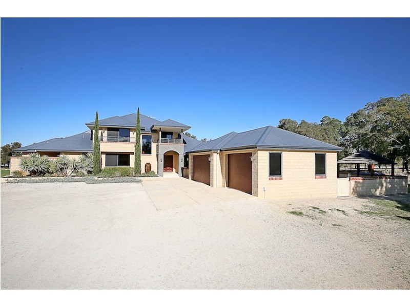 70 Peaceful Waters Drive, Barragup WA 6209