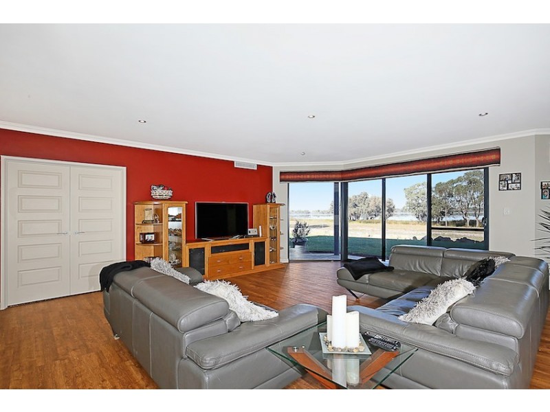 70 Peaceful Waters Drive, Barragup WA 6209