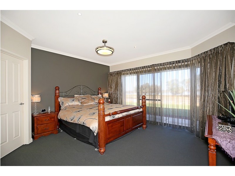 70 Peaceful Waters Drive, Barragup WA 6209