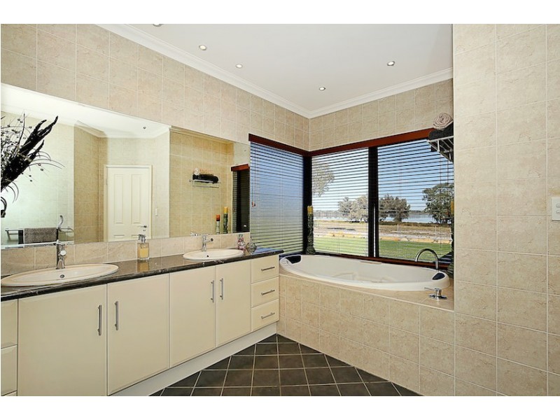 70 Peaceful Waters Drive, Barragup WA 6209