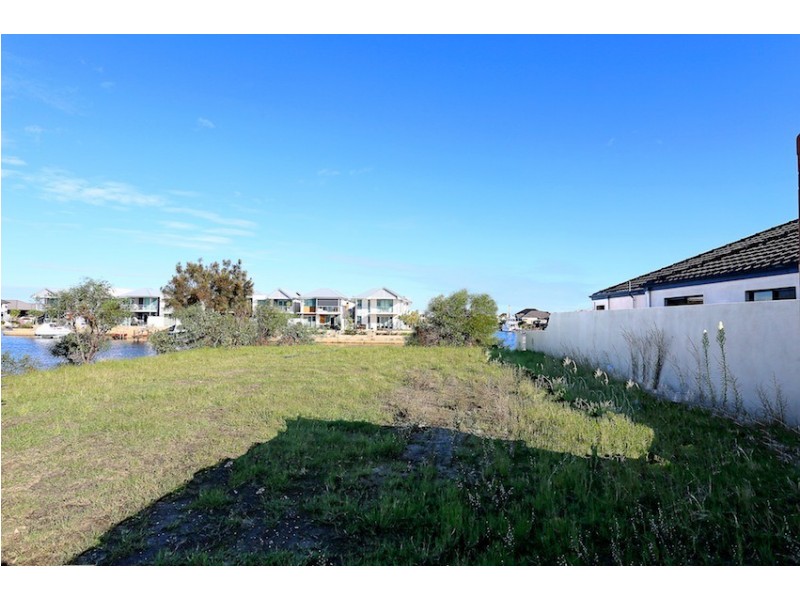 14 Erins Isle, Dudley Park WA 6210