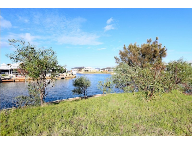 14 Erins Isle, Dudley Park WA 6210