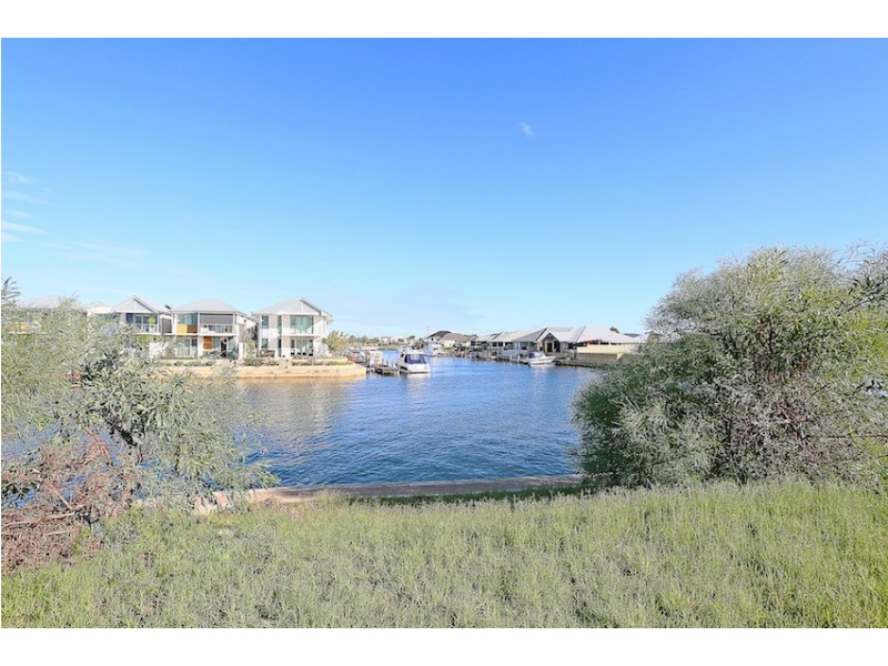 14 Erins Isle, Dudley Park WA 6210