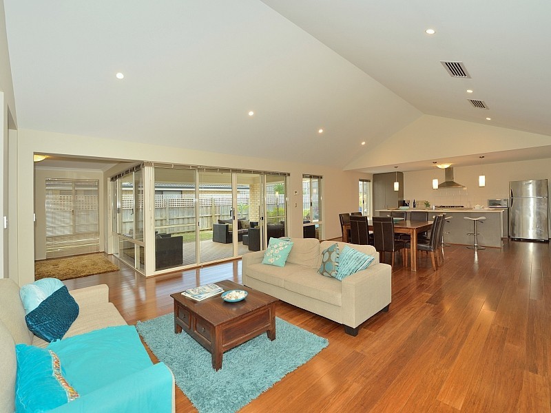 311 Peelwood Parade, Halls Head WA 6210