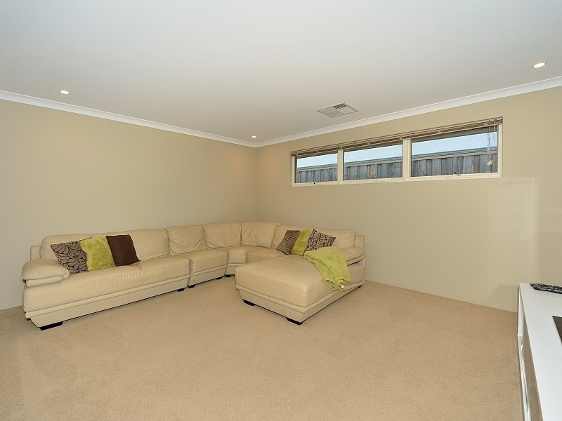 311 Peelwood Parade, Halls Head WA 6210