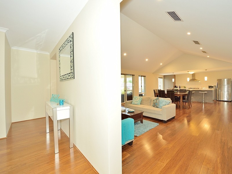 311 Peelwood Parade, Halls Head WA 6210