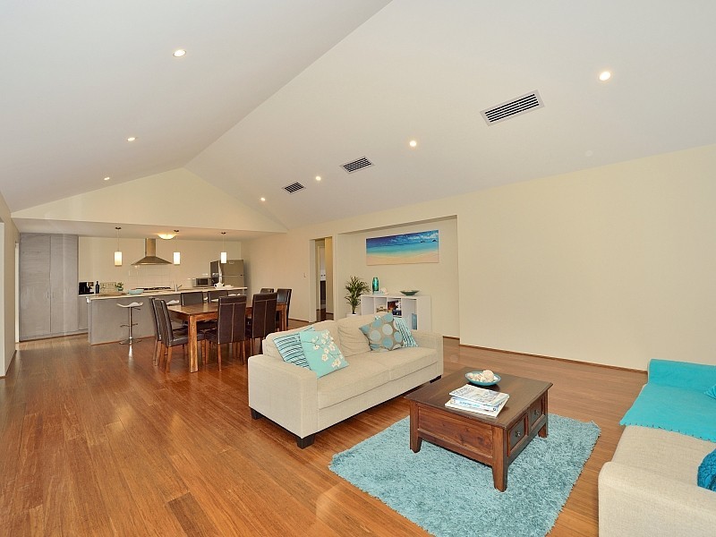 311 Peelwood Parade, Halls Head WA 6210