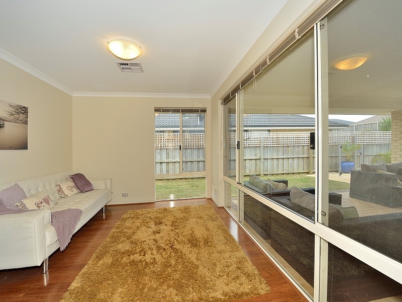 311 Peelwood Parade, Halls Head WA 6210