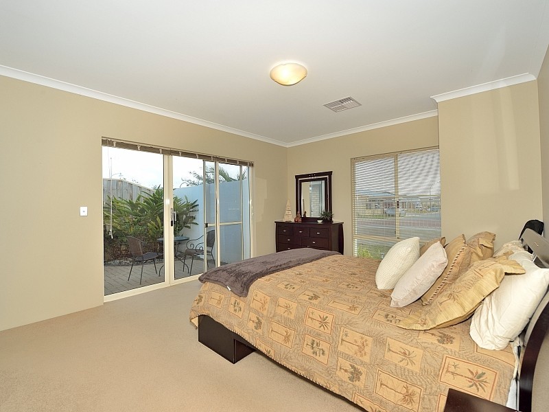 311 Peelwood Parade, Halls Head WA 6210