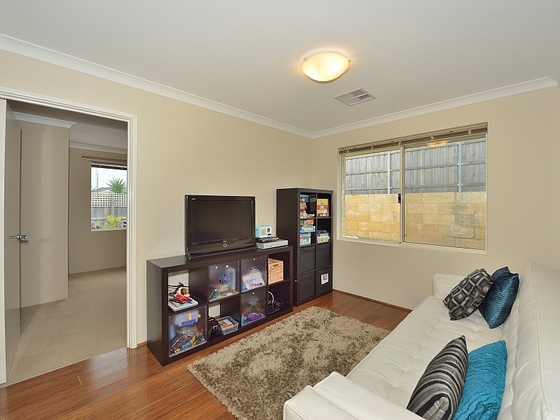 311 Peelwood Parade, Halls Head WA 6210