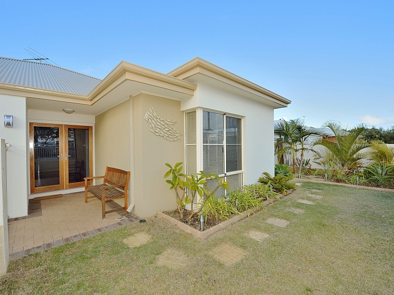 311 Peelwood Parade, Halls Head WA 6210