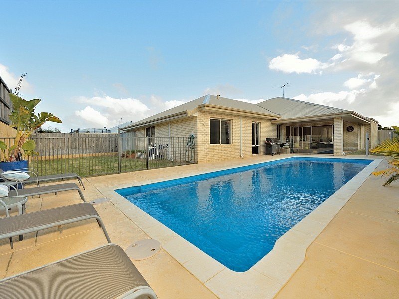 311 Peelwood Parade, Halls Head WA 6210