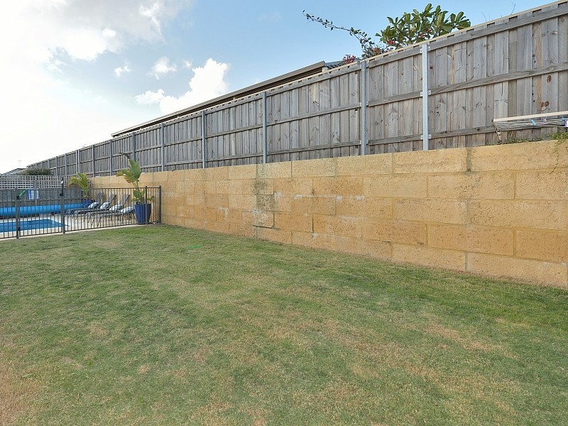 311 Peelwood Parade, Halls Head WA 6210